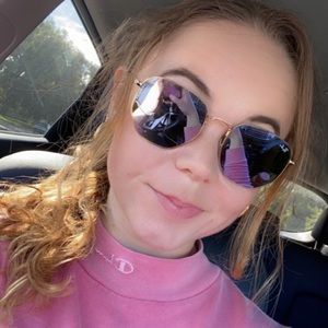 Meet your Posher, Devin